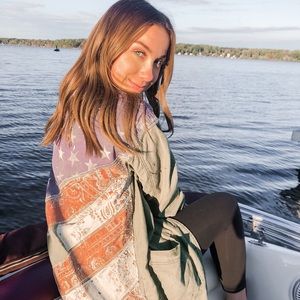 Meet your Posher, Olivia